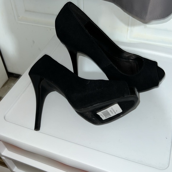 Heels - Picture 2 of 4